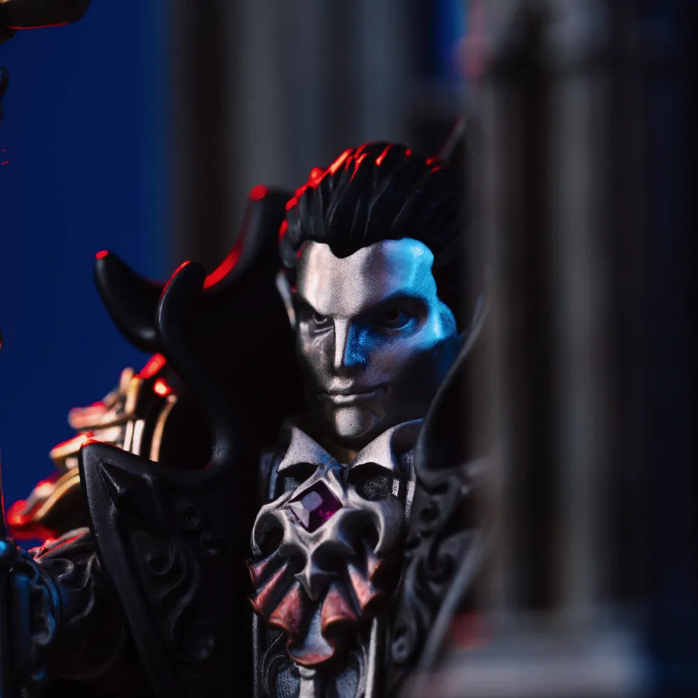 Crimson Vampire in 18K Gold - detail view 04