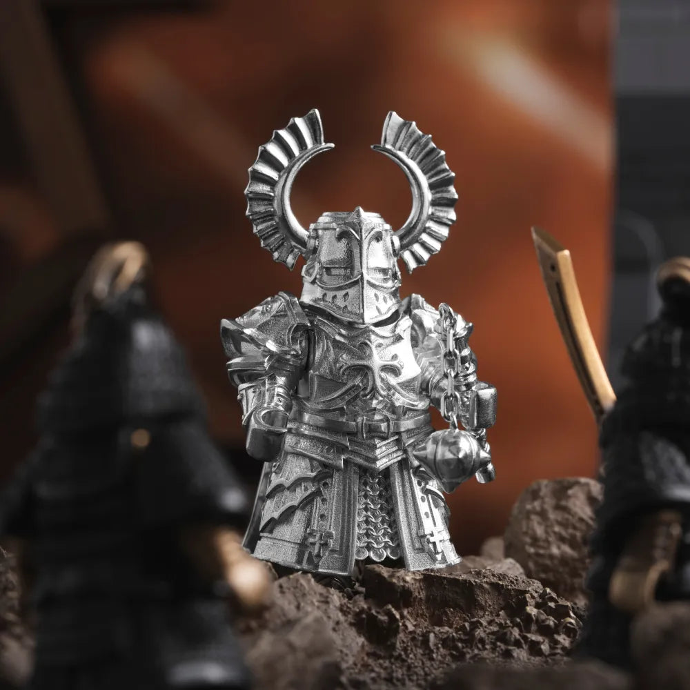 Crusader Vanguard in Silver - detail view 01