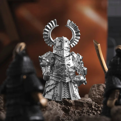 Crusader Vanguard in Silver - detail view 01