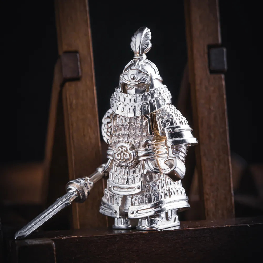 Jin Iron Soldier in Silver - detail view 01