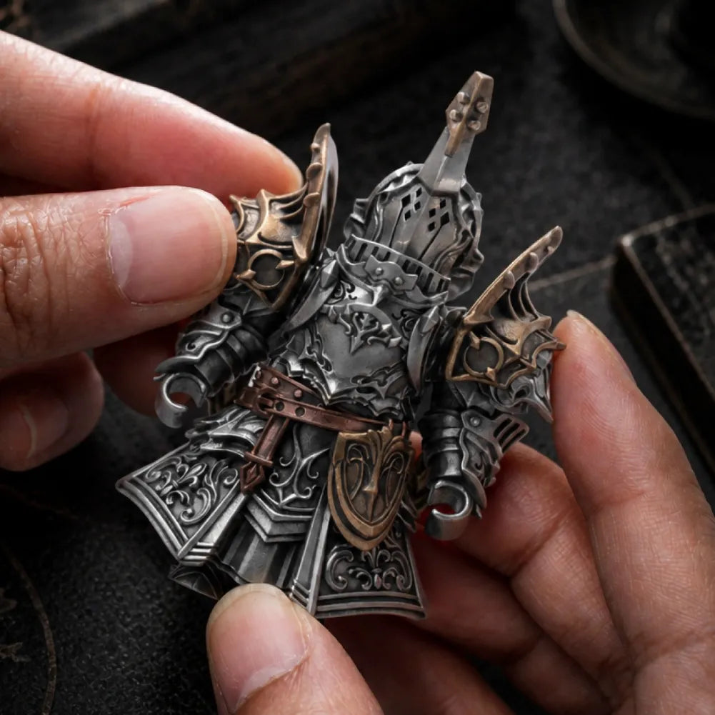 Siegebreak Lance in 24K Gold - detail view 08