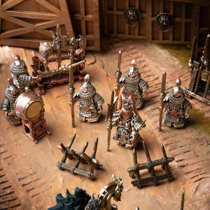 Spiked Barricade in Silver - detail view 04